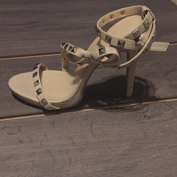 Heels - Picture 3 of 4